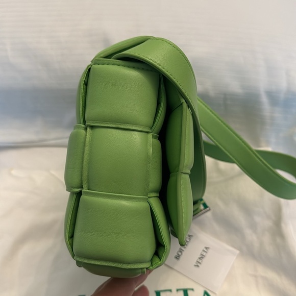 Bottega Veneta Padded Cassette bag in Acid Green leather - Picture 6 of 10